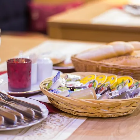 Hron Hotell 4*